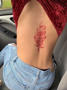 15 Tatuajes ‘pink aesthetic’ que amarás poner en tu piel Unique Colored Tattoos, Cool Women Tattoos, Yakuza Tattoo, Tattoo Trend, Red Rose Tattoo, Snakebites, Tattoo Zeichnungen, Red Ink Tattoos, Tattoo Girls