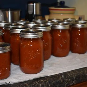 Homemade Chili Beans, Hot Pepper Relish, Canned Spaghetti Sauce, Pepper Relish, Canning Ideas, Spaghetti Sauce Recipe, Dry Beans, Smoked Beef, Vodka Sauce