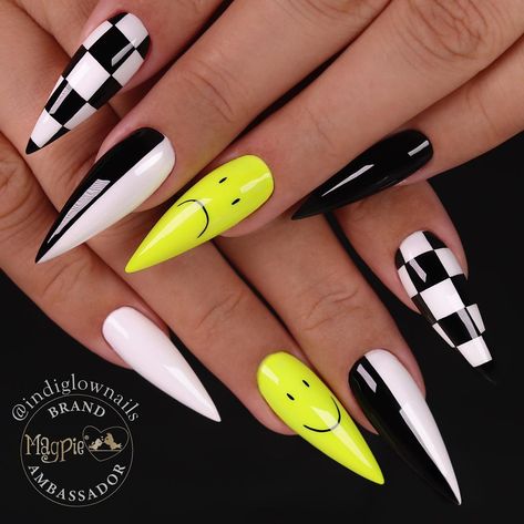 Deco Nails, Neon Yellow Nails, Fingernails Painted, Neon Nail Art, Fun Nail Colors, Long Acrylic Nail Designs, Goth Nails, Plain Jane, Dope Nail Designs