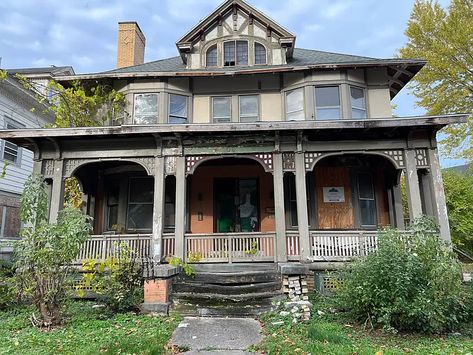 106 Onondaga Ave, Syracuse, NY 13204 | MLS #11218779 | Zillow New York House, Pony Wall, Syracuse New York, Renovation Costs, Newel Posts, Syracuse Ny, Old House Dreams, Upstate New York, New York State