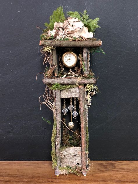 Making Miniature Houses, Diy Fairy Garden Twig Furniture, Clock Fairy Garden, Miniature Grandfather Clock, Diy Fairy Garden, Miniature Fairy Accessories, Fairy Beds Miniature, Twig Furniture, Fairy Tree Houses