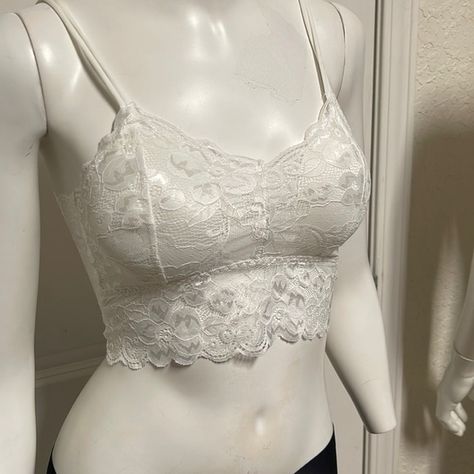 White lace bra with padding Coachella Fits, Lace Sports Bra, Thrift Inspo, White Lace Bra, White Bra, White Bras, White Sports Bra, Waist Workout, Pretty Clothes