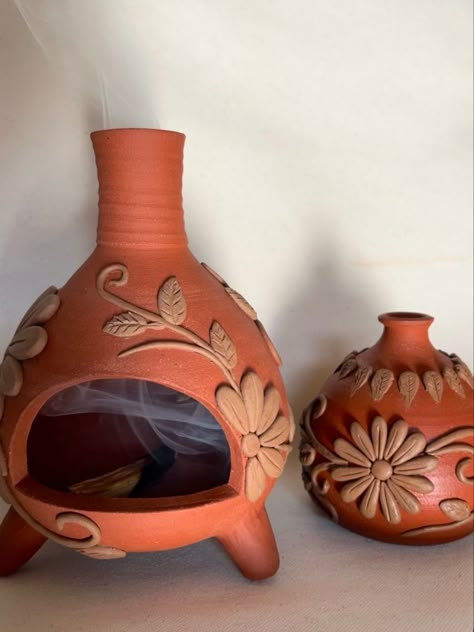 Red Clay Ceramics, Mexican Clay Art, Mexican Ceramics Pottery, Teracotta Ideas, Mexican Pottery Decor, Mexican Clay Pots, Mexican Folk Art Decor, Red Clay Pottery, Mexican Talavera Pottery