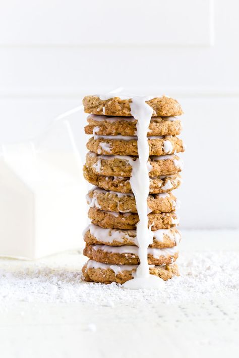 ICED OATMEAL COOKIES are incredibly scrumptious! With crispy edges, chewy centers and frosted tops, this is Grandma's favorite oatmeal cookie recipe! #oatmealcookies #icedoatmealcookies #frostedcookies #frostedoatmealcookies #cookies #cookierecipes #cookieexchange #icingrecipe #frostingrecipe Maple Flavoring, Maple Oatmeal Cookies, Maple Oatmeal, Powdered Sugar Icing, Best Oatmeal Cookies, Iced Oatmeal Cookies, Healthy Oatmeal Cookies, Sugar Icing, Oatmeal Cookie Recipes