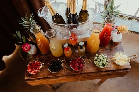 Tropical mimosa bar Classy Mimosa Bar, Outdoor Mimosa Bar, Tropical Mimosa Bar, Momosa Mimosa Bar, Wedding Drink Station Ideas, Bride Breakfast, Brunch Mimosa Bar, Mimosa Table, Tropical Mimosa