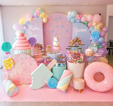 Donut Garland, Ice Cream Birthday Party Theme, Candy Theme Birthday Party, Donut Themed Birthday Party, Candy Themed Party, Candy Land Birthday Party, Diy Cement, Blue Confetti, Donut Birthday Parties