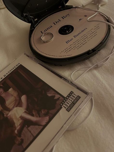 Lana Del Rey Cd, Blue Banisters, Lana Del Rey Albums, Vinyl Aesthetic, Lana Del Rey Vinyl, Lana Del Ray, Music Aesthetic, Old Money Aesthetic, Brown Aesthetic