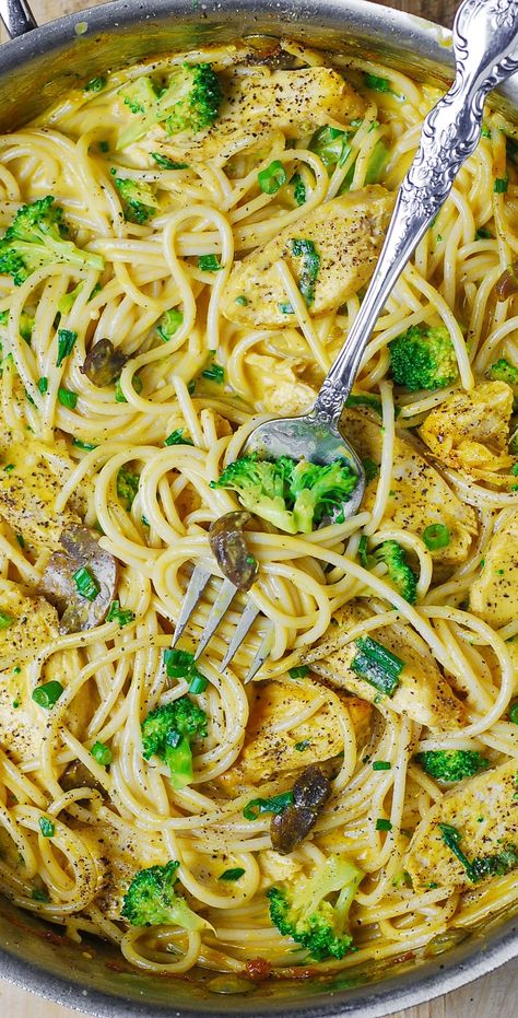 Chicken Broccoli Spaghetti with Golden Mushroom Sauce - chicken and broccoli smothered in a delicious sauce, made with golden mushroom soup. The flavor is amazing! Golden Mushroom Chicken, Broccoli Spaghetti, Chicken Mushroom Pasta, Golden Mushroom, Golden Mushroom Soup, Creamy Spaghetti, Gluten Free Spaghetti, Mushroom Soup Recipes, Dinner Plans