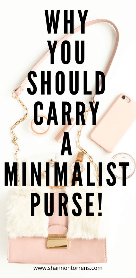 Small Purse Essentials, Purse Essentials List, Minimal Purse, Minimalist Living Tips, Minimalist Purse, Minimalist Handbag, Minimalist Inspiration, Purse Essentials, My Purse