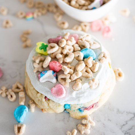 Lucky Charms Cookies via @cookingwithkarli Lucky Charms Cookies, Milk And Cereal, Milk Frosting, Marshmallow Cereal, Crumble Cookie Recipe, Buttery Sugar Cookies, Cooking With Karli, Cereal Cookies, Lucky Charms Cereal