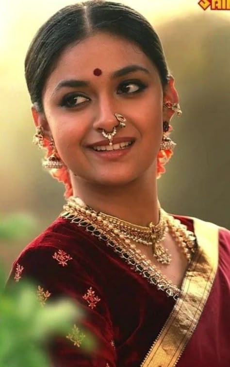 South Indian Septum Ring, Indian Septum Piercing, Bharatnatyam Hairstyle, Traditional Nose Pins Indian, Nose Piercing Indian, South Indian Bridal Jewellery, Saree Hairstyles, Keerthy Suresh, Indian Bridal Jewellery