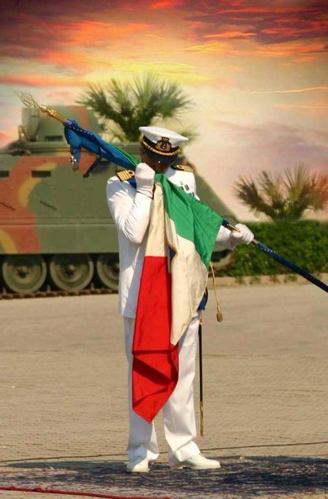 Italian Wallpaper, Wwii Uniforms, Italy Flag, Italian Flag, Italy Travel Guide, Military Gear, Krishna Images, Italy Travel, Wind Sock