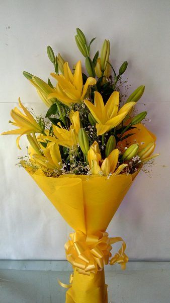 Yellow Lily Bouquet, Indian Bouquet, Tropical Flowers Illustration, Bouquet Images, Asiatic Lilies, Lily Bouquet, Hand Bouquet, Gay Wedding, White Bouquet