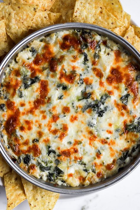 Healthy Spinach Artichoke Dip (Easy Protein Recipe) Cottage Cheese Snacks, Healthy Spinach Artichoke Dip, Artichoke Dip Easy, Spinach Artichoke Dip Easy, Appetizer Healthy, Best Spinach Artichoke Dip, Easy Protein Meals, Christmas Finger Foods, Healthy High Protein Snacks