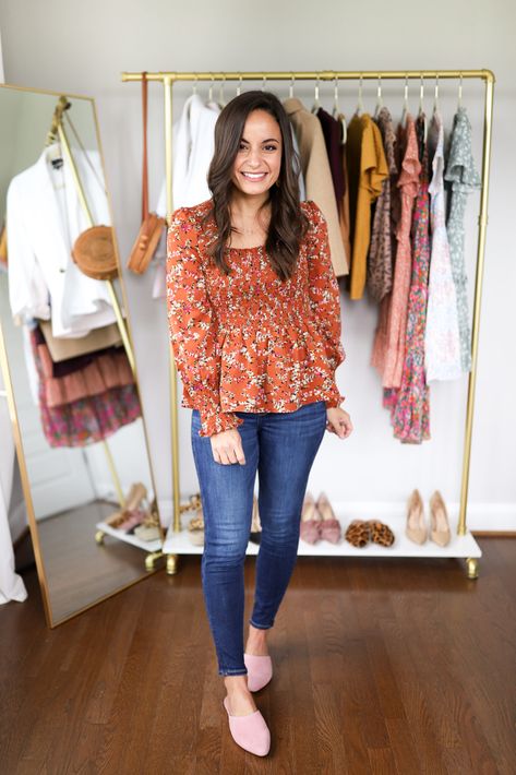 Five Ways to Wear a Smocked Top | Pumps & Push Ups College Wear Outfits, New Jeans Jeans, Fall Outfits Petite, Stylish Jeans Top, Outfit Mom Jeans, Jean Top Outfits, Outfit For Petite Women, Denim Jeans Outfit, Tops Fall Outfits