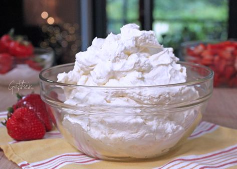 Homemade recipe for vegan whipped cream. If you have not yet tried this recipe for vegan whipped cream you must! Makes the largest amount Vegan Cool Whip, Sweet Whipped Cream, Vegan Whipped Cream, Recipes With Whipping Cream, Vegan Cream, Baking Inspiration, Vegan Bakery, Coconut Whipped Cream, Homemade Recipe