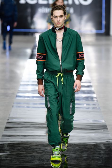 Iceberg Spring 2020 Menswear Collection - Vogue Winter Couture, Athleisure Outfits Summer, Menswear Runway, Resort 2020, Outfits Spring, Men Street, Athleisure Outfits, Outfits Winter, Sportswear Brand