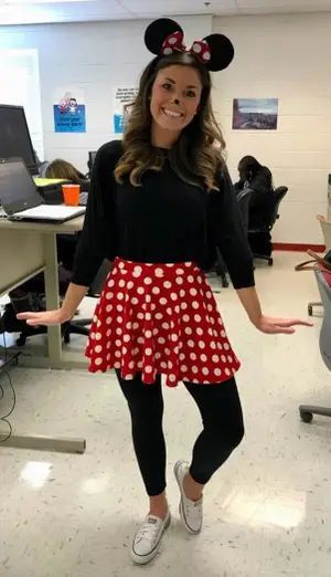 Minnie Mouse Costume Diy, Costumes Faciles, Minnie Costume, Character Dress Up, Minnie Dress, Halloween Decorations For Kids, Star Costume, Diy Halloween Costumes For Women, Holloween Costume