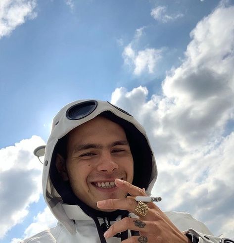 Slowthai Wallpaper, Uk Rap, Supreme Wallpaper, Sky Tree, Beauty Pictures, Rich People, Urban Wear, Photo Dump, Mood Pics