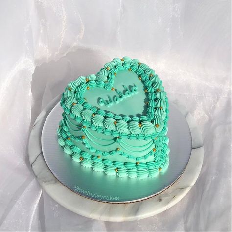 Joyce | Vintage & Cottagecore Cakes on Instagram: “Sea foam and gold pearls ✨ #vintagecakes #vintagecake #heartcake #heartcakes #heartshapecake #heartshapedcake #cakeinspo #birthdaycake…” Cottagecore Cakes, Cottagecore Cake, Cookies Design, Heart Shaped Cake, Shaped Cakes, Vintage Birthday Cakes, Vintage Cakes, Heart Cakes, Shaped Cake