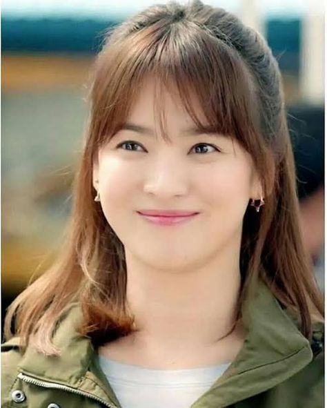 Сон Хэ Гё / Song Hye Kyo / 송혜교 Song Hye Kyo Descendants Of The Sun, Song Hye Kyo Hair, Song Hye Kyo Style, Hairstyles For Gowns, Singer Fashion, Hye Kyo, Song Hye Kyo, Haircuts For Medium Hair, Korean Actresses