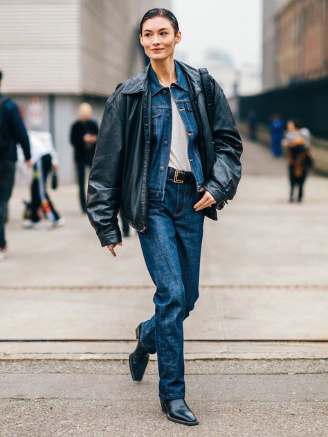 Layering Coats, Stockholm Fashion Week, Minimalist Street Style, Statement Scarf, Grey Turtleneck Sweater, Leather Outerwear, Layering Outfits, Stockholm Fashion, Leather Trench Coat