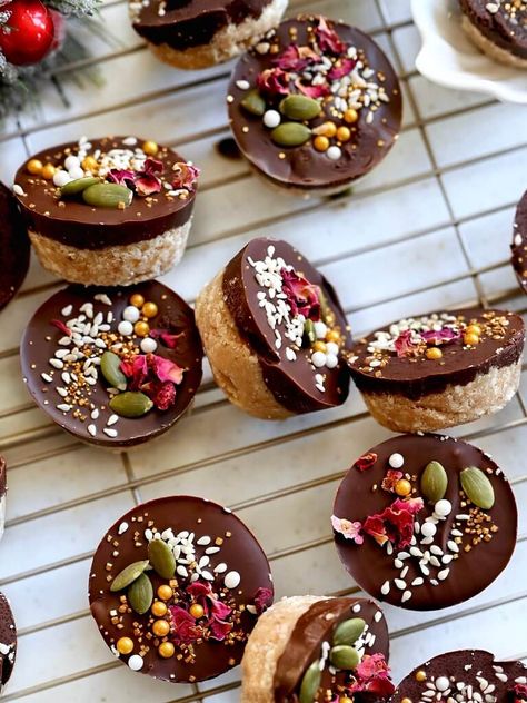 No-Bake Sesame Chocolate Cups | Naturally Nidhi Diwali Ideas, Recipes Veg, Potato Cutlets, Baked Crackers, Tamarind Chutney, Chaat Masala, Indian Desserts, Chocolate Cups, Low Cal