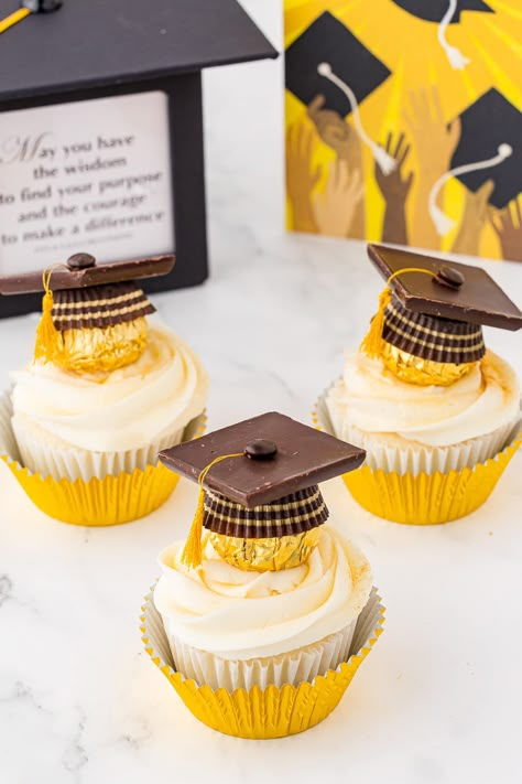 Graduation themed cupcakes with chocolate hats and gold foil wrappers with grad themed background Simple Graduation Cupcakes, Cupcake Graduation Ideas, Cupcakes For Graduation Party, Grad Cupcakes Ideas, Graduation Cupcakes 2024, Graduation Cupcake Ideas, High School Graduation Cupcakes, Cupcake Graduation, Graduation Cupcake Cake