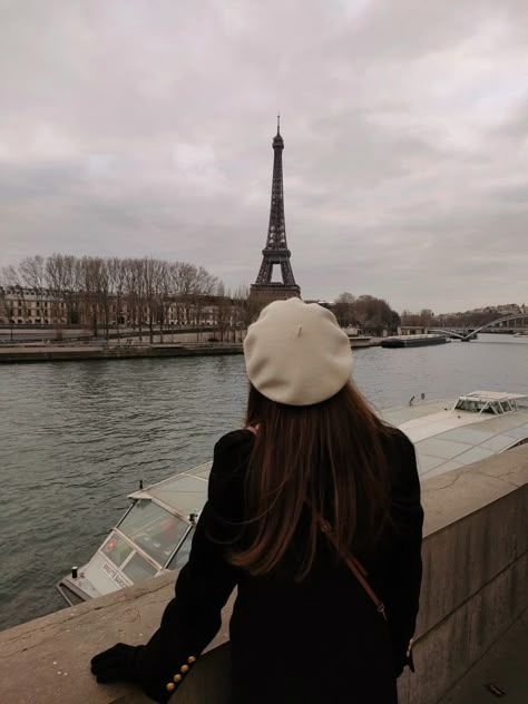 Tiktok Dp, Army Couple Pictures, French Aesthetic, Parisian Life, Paris Aesthetic, Purple Wallpaper Iphone, Best Friends Funny, Photoshoot Bts, Best Photo Poses