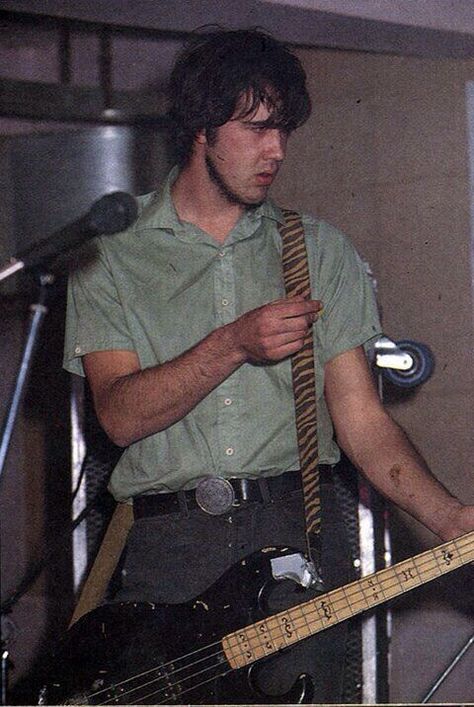 Krist Novoselic❤️ Krist Novoselić 90s, Nirvana Pictures, Krist Novoselic, Pat Smear, Krist Novoselić, Anthony Kiedis, Nirvana Kurt, Grunge Band, Smells Like Teen Spirit