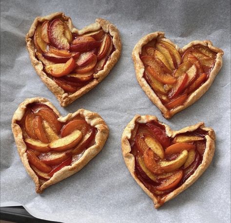 Baking Stuff, Cute Baking, Think Food, Stone Fruit, Summer Love, Food Inspo, Nectarine, Fall Baking, Mint Leaves