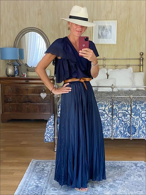 How to wear all navy blue in summer with broderie anglaise & a maxi skirt . . . #ootd #wiw #lotd #over40 #over40fashion #fashion #midlifestyle #over40style #midlife #whattowear #howtostyle #style #stylingtips #summerstyle #looksforsummer #summerfashion #whattowearinsummer #summerlooks #summerstylingtips #ideasonwhattowearinsummer Navy Maxi Skirt Outfit, Navy Maxi Skirt, Skirt Ootd, Maxi Skirt Outfit, Maxi Skirt Outfits, Style Inspiration Summer, Skirt Outfit, Fashion Over 40, Outfit Posts