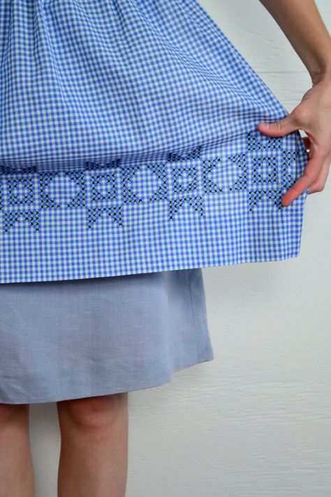 Cross Stitch On Gingham, Chicken Scratch Patterns, Gingham Embroidery, Chicken Scratch Embroidery, Purl Bee, 1960s Mod, Sewing Aprons, Chicken Scratch, Gingham Fabric