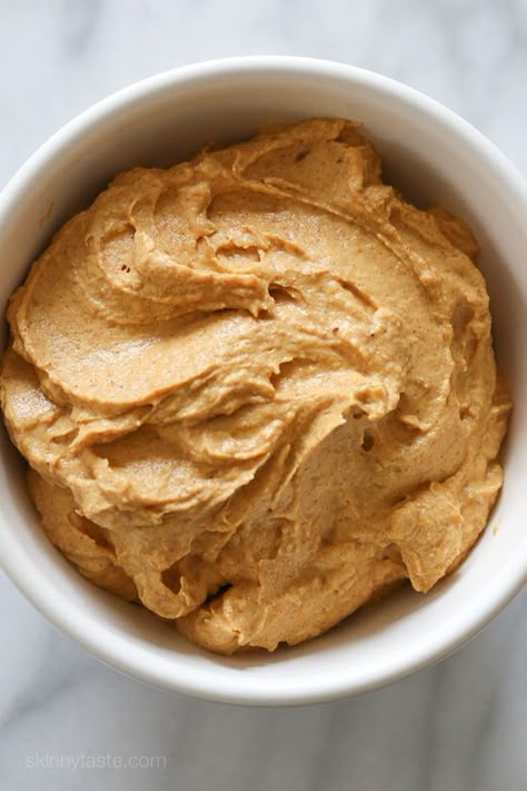 Pumpkin Spiced Cream Cheese Pumpkin Spice Cream Cheese, Cream Cheese Spread Recipes, Cheese Spread Recipes, Pumpkin Spice Cream, Pumpkin Banana Bread, Dessert Mousse, Slow Cooker Desserts, Dessert Aux Fruits, Pumpkin Cream Cheeses