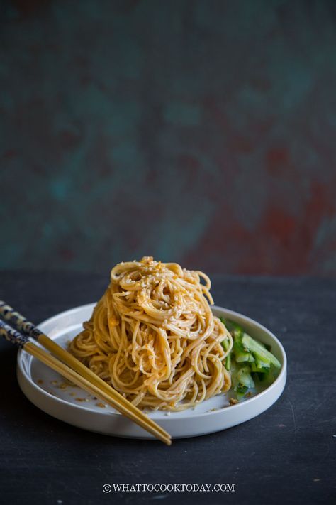 Taiwanese Cold Noodles, Liang Mian Recipe, Taiwanese Recipe, Taiwan Recipes, Cold Peanut Noodles, Cold Noodles Recipes, Noodles With Peanut Sauce, Dorm Recipes, Asian Sides