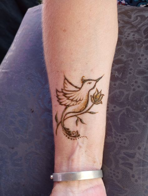 Bird Henna Designs, Bird Mehndi, Leg Henna Tattoo, Country Henna Tattoos, Henna Tattoo Designs Animals, Henna Animal Designs, Henna Bird Designs, Animal Henna Designs, Henna Animals