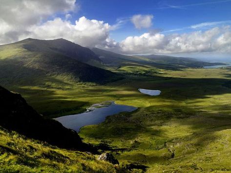 Conor's Pass: Kerry isn't called 'The Kingdom' for no reason. Scotland Photos, Ireland Weather, Dingle Peninsula, Irish Country, County Kerry, Ireland Landscape, Ireland Vacation, Visit Ireland, Ireland Travel