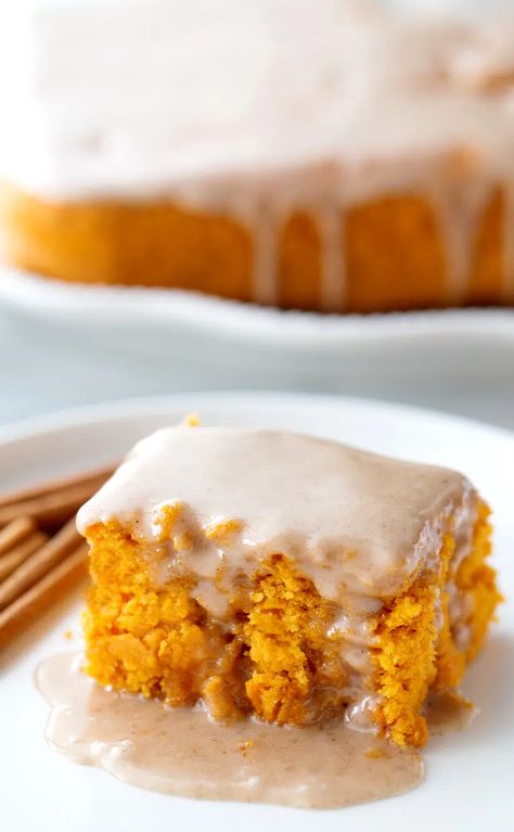 2 Ingredient Pumpkin Cake, Apple Cider Glaze, 2 Ingredient Cakes, Pumpkin Cake Easy, Dessert Waffles, Dump Cake Pumpkin, Pumpkin Pie Mix, Pumpkin Cake Recipes, Two Ingredient