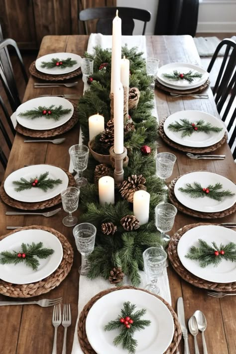 Bring cozy farmhouse charm to your Christmas table! From mason jar centerpieces to burlap runners, these rustic ideas combine comfort with style. Learn how to mix vintage elements with natural materials for that perfect country Christmas feel. #FarmhouseChristmas #RusticDecor #CountryChristmas Christmas Dinner Table Runner, Christmas Table Settings Farmhouse, Christmas Table Layout, Christmas Dinner Tablescape, Square Table Christmas Decor, Rustic Christmas Tablescapes, Christmas Dinner Table Settings Rustic, Natural Christmas Table Settings, Christmas Dinner Set Up