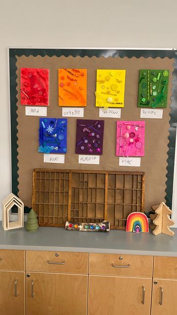 Allie Apels on Instagram: "🌈 Co-created Colour Wall 🌈 After reading, All Sorts, we worked with partners to sort a basket of loose parts that had “spilled” on the floor. Students had already painted canvas with each colour of the rainbow. Each group was assigned a colour. First, they had to search for items that belonged to their assigned colour. Then, they arranged and glued them onto their canvas. Finally, they wrote their colour name on a piece paper. When our students take part in co-crea Preschool Class Decor, Toddler Classroom Decorations, Ece Classroom, Kindergarten Bulletin Boards, Reggio Inspired Classrooms, Reggio Emilia Inspired, Kindergarten Colors, Colour Wall, Preschool Colors