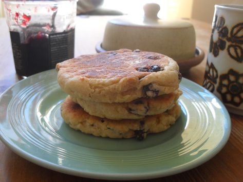 Northumberland: Singing Hinnies | The Reluctant Crumpet Singing Hinnies, Traditional English Food, East Recipes, Rabbit Ideas, Bread Buns, Baked Good, Griddle Cooking, Velveteen Rabbit, Bread Bun