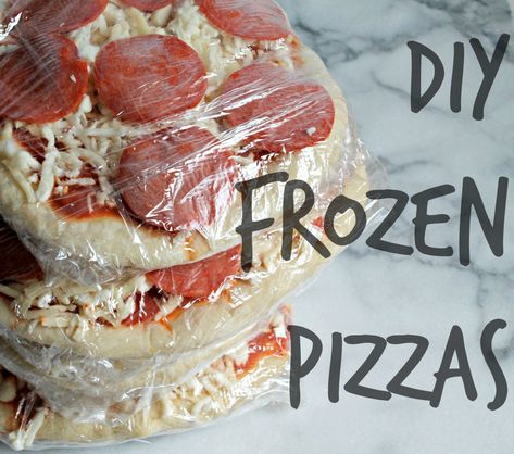 DIY Frozen Pizzas Individual Freezer Meals, Freezer Dinners, Pizza Roll, Freezer Friendly Meals, Freezable Meals, Freezer Meal Planning, Make Ahead Freezer Meals, Diy Pizza, Freezer Meal Prep