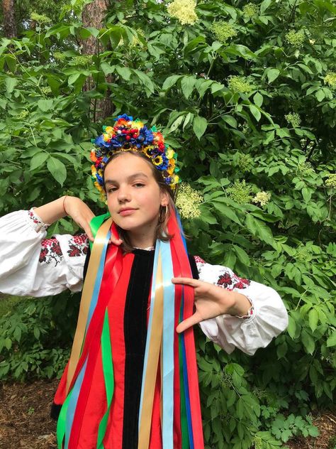 Polish Flower Crown, Ukrainian Flower Crowns, Ukraine National Costume, Ukrainian Headpiece, Eurovision Costume, Ukrainian Folklore, Fall Flower Crown, Red Flower Crown, Wreath Crown