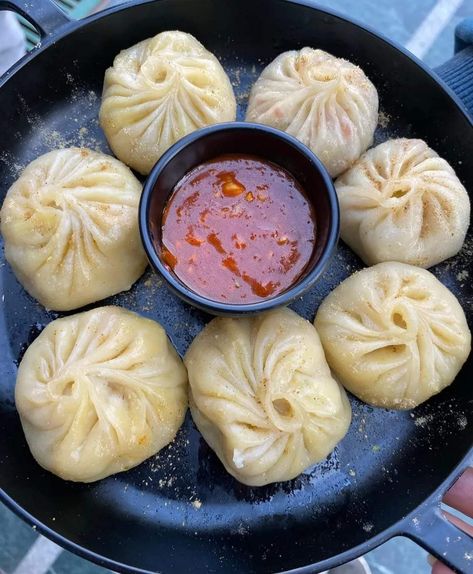 Momos Aesthetic, Momo Food, A Lot Of Food, Healthy Indian Recipes, Best Pic, India Food, Food Aesthetics, Shiva Painting, Cute Selfies Poses