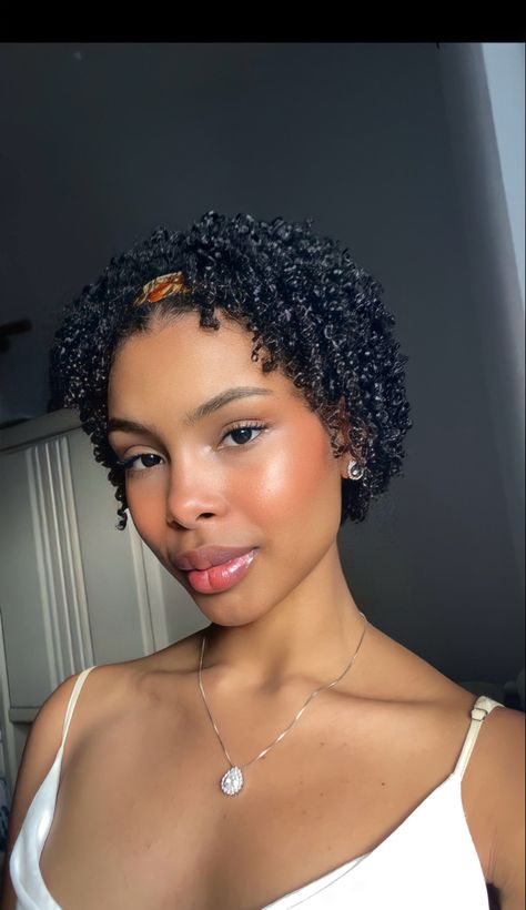 Doja Cat Short Hair, Short Curly Afro Natural Hair, Short Curly Fro, Fro Styles, Faux Locs Marley Hair, Coily Natural Hair, Short Curly Afro, Short Natural Curly Hair, Cute Natural Hairstyles