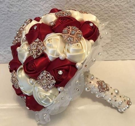 Red Quince Theme, Satin Ribbon Bouquet, Red Quinceanera Ideas, Quinceanera Bouquet, Quince Themes, Quinceanera Themes Dresses, Red Quince, Quinceanera Planning, Quince Decorations