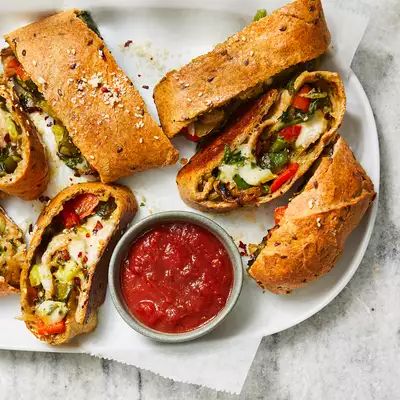 Spinach Stromboli Recipe, Spinach Stromboli, Pepper Pesto, Pesto Spinach, Stromboli Recipe, Easiest Recipes, Calzone Recipe, Diet Dinner Recipes, Whole Wheat Pizza