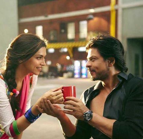 Shah Rukh Khan and Deepika Padukone - Manwa Laage song video - HNY (2014) Happy New Year Bollywood, Srk Deepika, Deepika Padukone Movies, Happy New Year Movie, New Year Movie, Zack Knight, Aashiqui 2, Jackie Shroff, Nice Couple