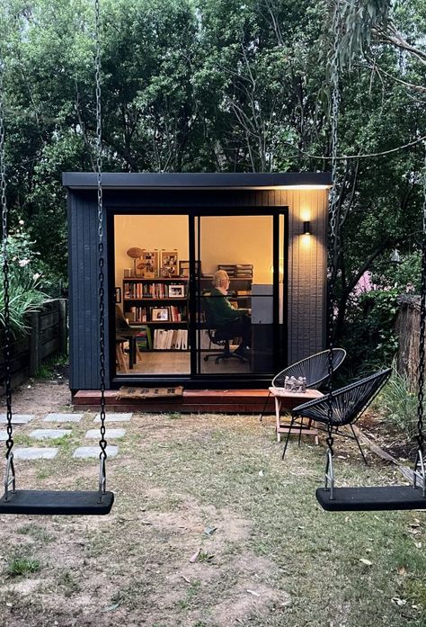 Design to enjoy natural light all day. Outdoor Studio Space, Garden Art Studio, Backyard Studio Shed, Studio Backyard, Garden Office Ideas, Small Garden Office, Backyard Office Shed, Office Music, Office Shed