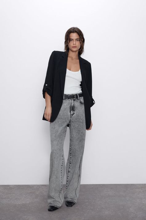 BLAZER WITH ROLLED - UP SLEEVES | ZARA United States Rolled Up Sleeves, Oufits Casual, Work Blazer, Classic Blazer, Womens Blazers, Roll Up Sleeves, Zara Basic, Black Blazer, Sleeve Detail